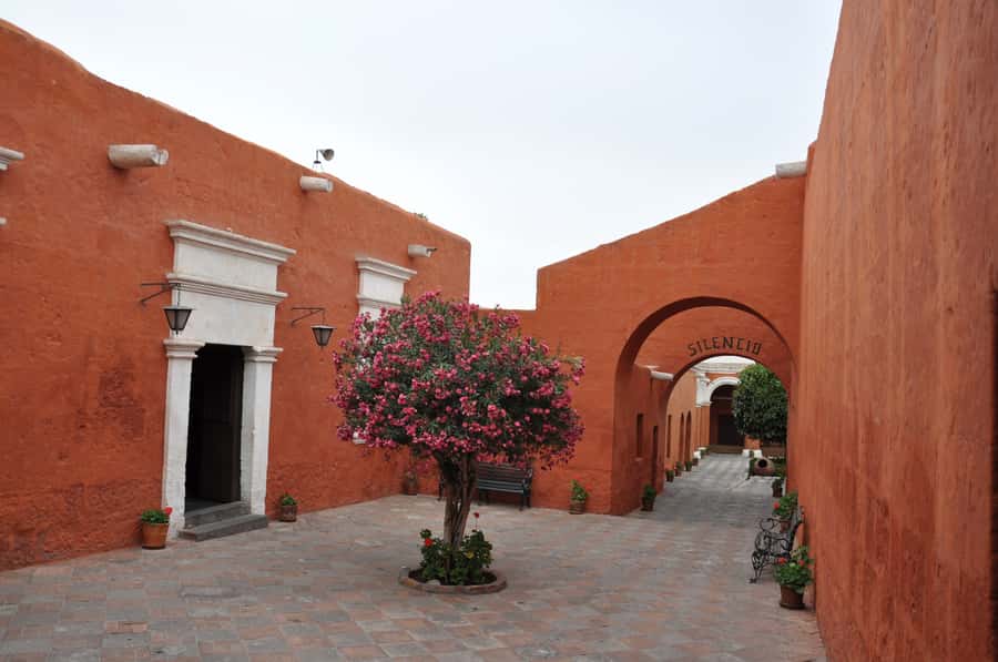 Arequipa: City Tour and Santa Catalina Monastery - The Basilica of the Company of Jesus