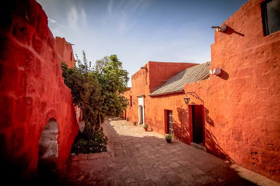 Arequipa: City Tour and Santa Catalina Monastery - How the guide shapes the experience