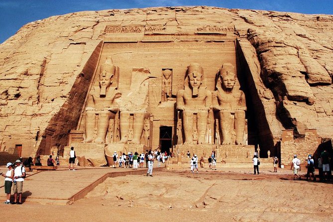 Aswan : Full-Day Private Guided Tour to Abu Simbel Temples - Arriving at Abu Simbel’s main temple