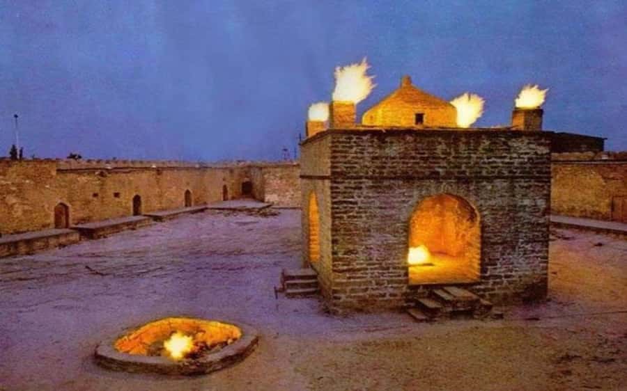 Ateshgah Fire temple and Burning mountain tour - Three sides of Azerbaijan in one half-day