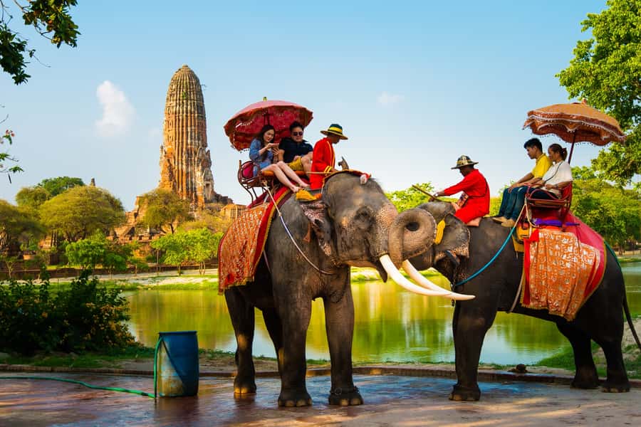 Ayutthaya Day Tour: Ancient Trade Route Temples River Cruise - Wat Mahathat and the famous Buddha in the roots