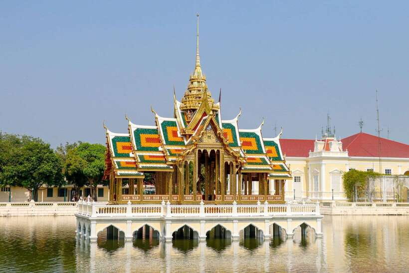 Ayutthaya One Day: Famous Temples & Bang Pa-In Palace Tour - Central Ayutthaya: lunch, shopping, and a needed pause