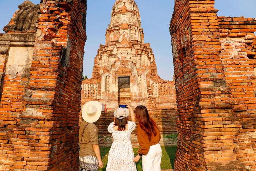 Ayutthaya One Day: Famous Temples & Bang Pa-In Palace Tour - Bang Pa-In Royal Palace: a polished opening stop