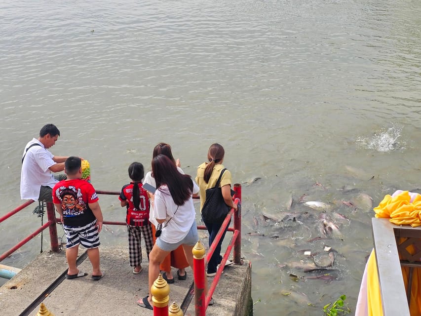 Ayutthaya: Private Boat Tour with Optional Temple Visits - Meeting at the Ayutthaya riverside dock
