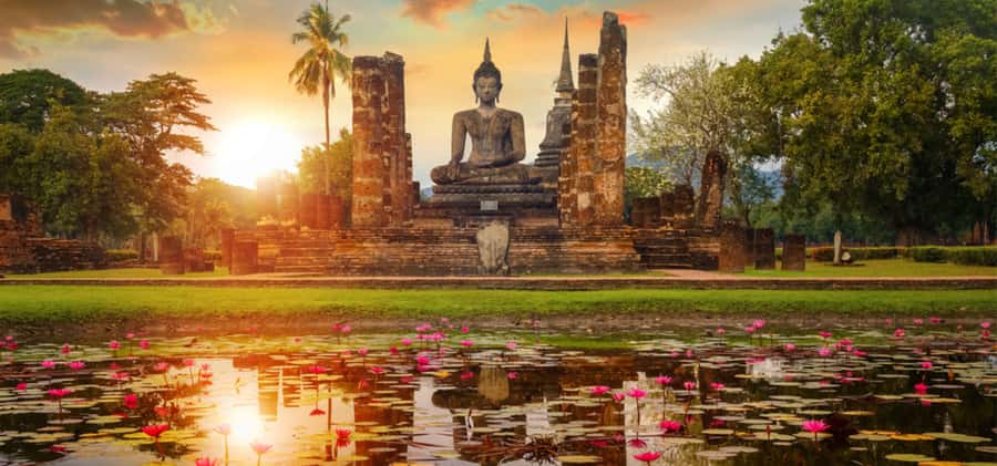 Ayutthaya Private Guided Day Tour, 4 Ancient Temples - Wat Mahathat and the famous Buddha in the roots