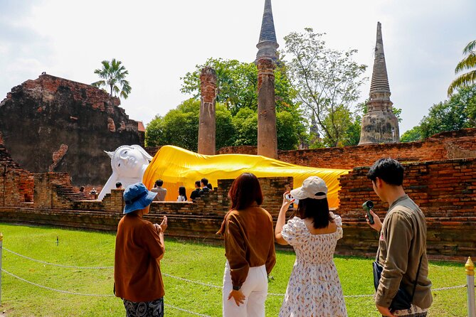 Ayutthaya Summer Palace and Temples Day Tour from Bangkok - What the guide adds to the day
