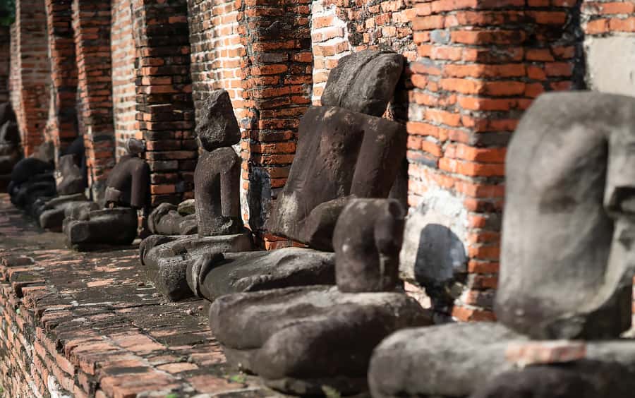 Ayutthaya: UNESCO Heritage Temples and Cafe Day Tour - Guide languages and the value of commentary