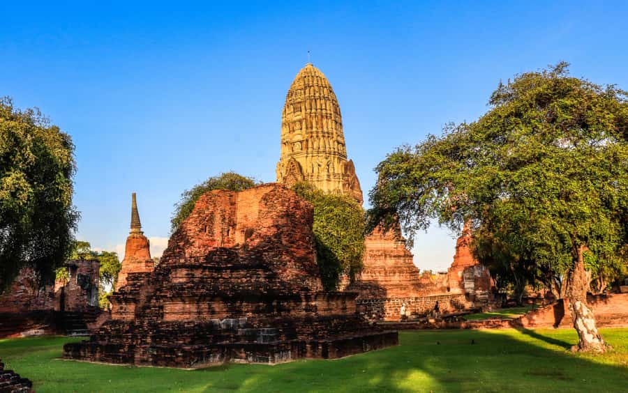 Ayutthaya: UNESCO Heritage Temples and Cafe Day Tour - Wat Maha That and the Buddha in the tree roots