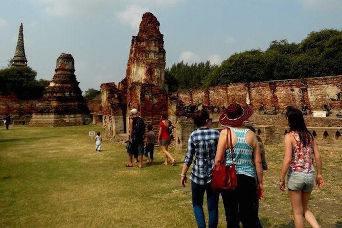 Ayutthaya UNESCO Temples Group Tour with Lunch - What the guide adds to the day