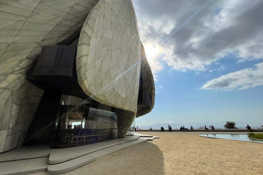 Bahá'i Temple and Cousiño Macul Vineyard - Key points to know before booking