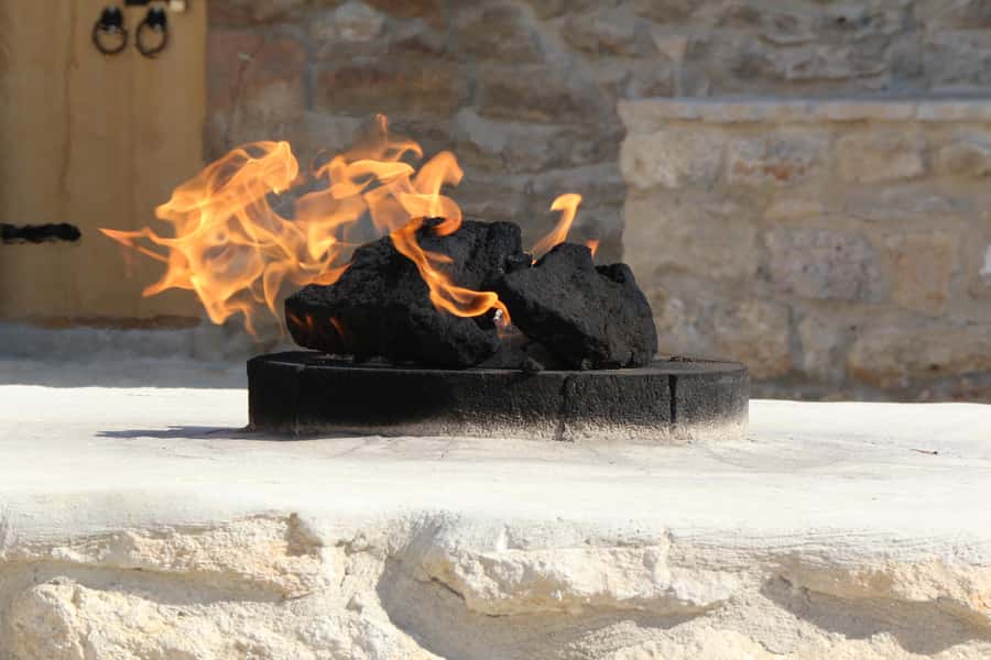 Baku: Burning Mountain & Zorastrian Temple Private Tour - Ateshgah Temple and the long life of sacred fire