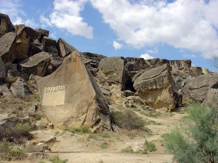 Baku: Gobustan, Mud Volcanoes, Fire Temple, & Yanar Dag Tour - Ateshgah explains the region’s fire traditions