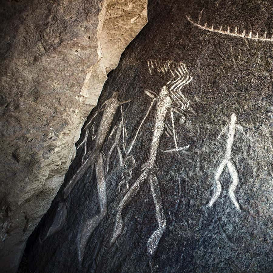 Baku: Gobustan, Mud Volcanoes, Fire Temple, & Yanar Dag Tour - Guides can shape the whole day