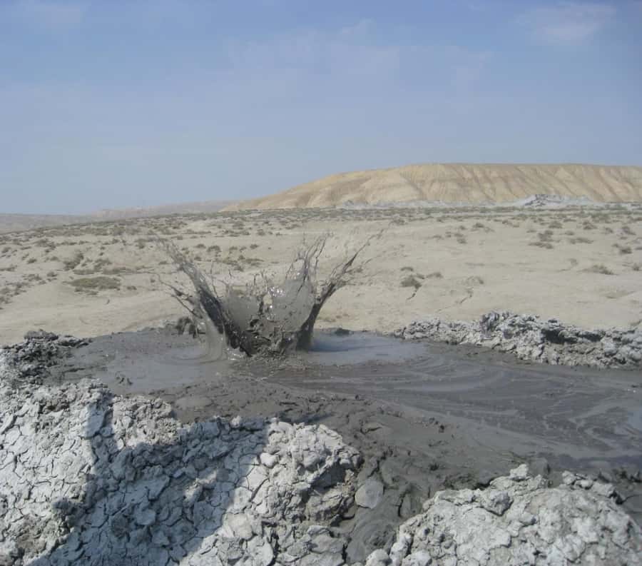 Baku:Gobustan Mud Volcanoes Temple & Entry tickets included - Ateshgah Fire Temple connects nature and belief
