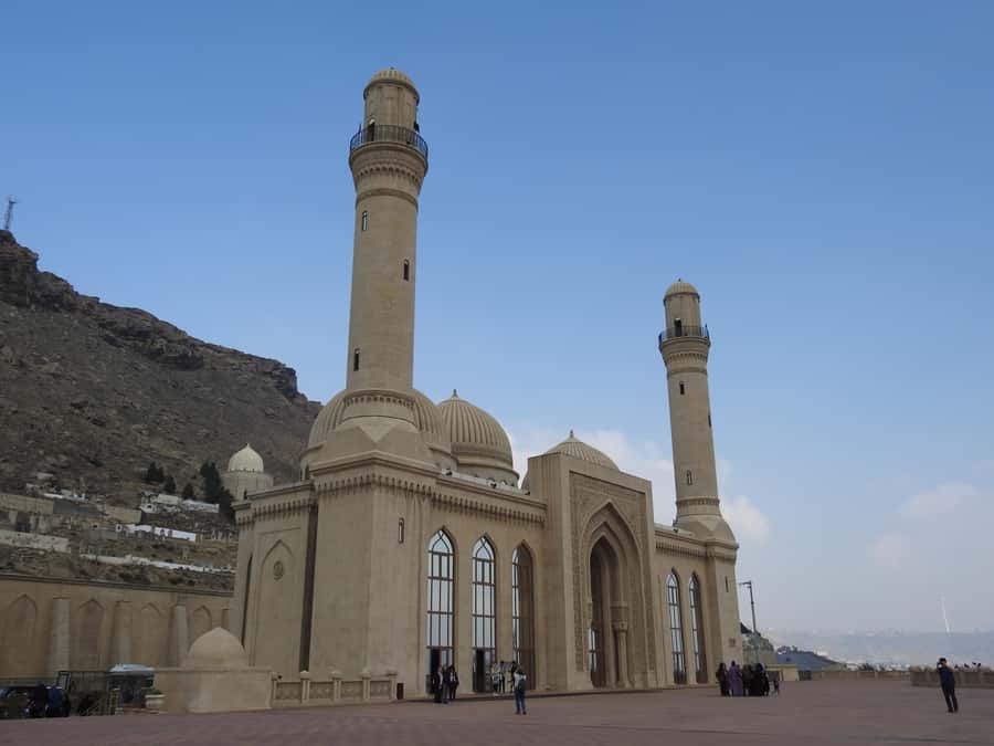 Baku: Gobustan, Volcanoes, Fire Temple and Yanardag Day Trip - Guides, vehicles, and the pace of the day