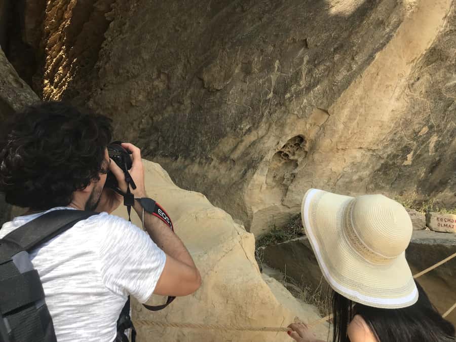 Baku: Gobustan, Volcanoes, Fire Temple and Yanardag Day Trip - Bibi-Heybat and the early oil story