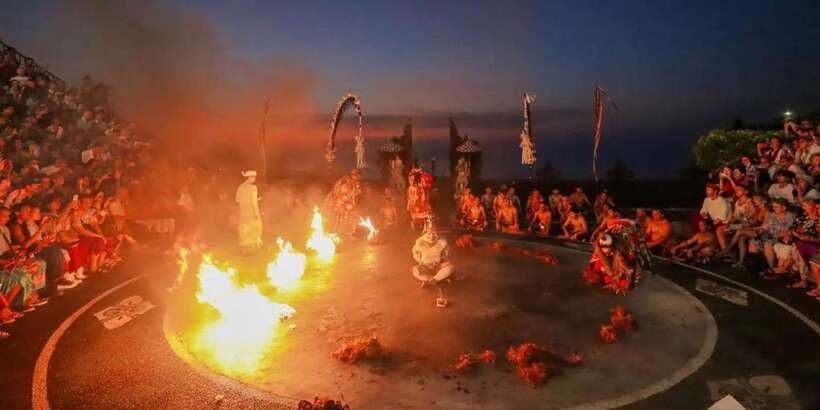 Bali: Beaches, Uluwatu Temple Sunset & Fire Kecak Dance Show - Suluban Beach and its rocky shore