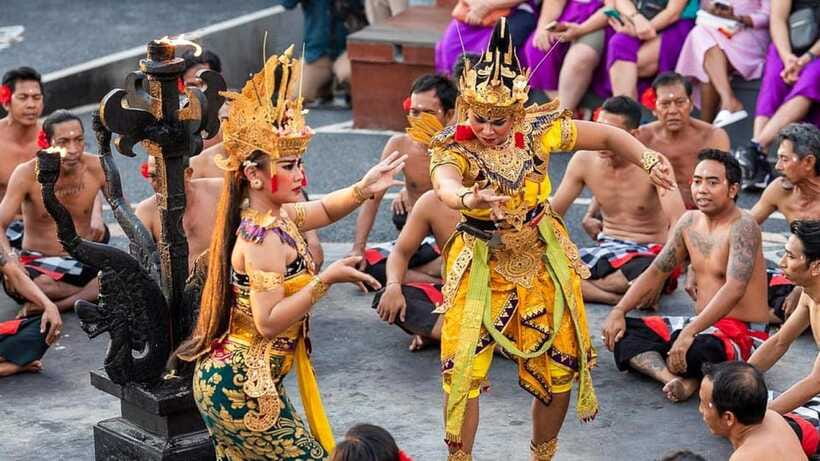 Bali: Beaches, Uluwatu Temple Sunset & Fire Kecak Dance Show - Transport, pickup areas, and the eight-hour schedule