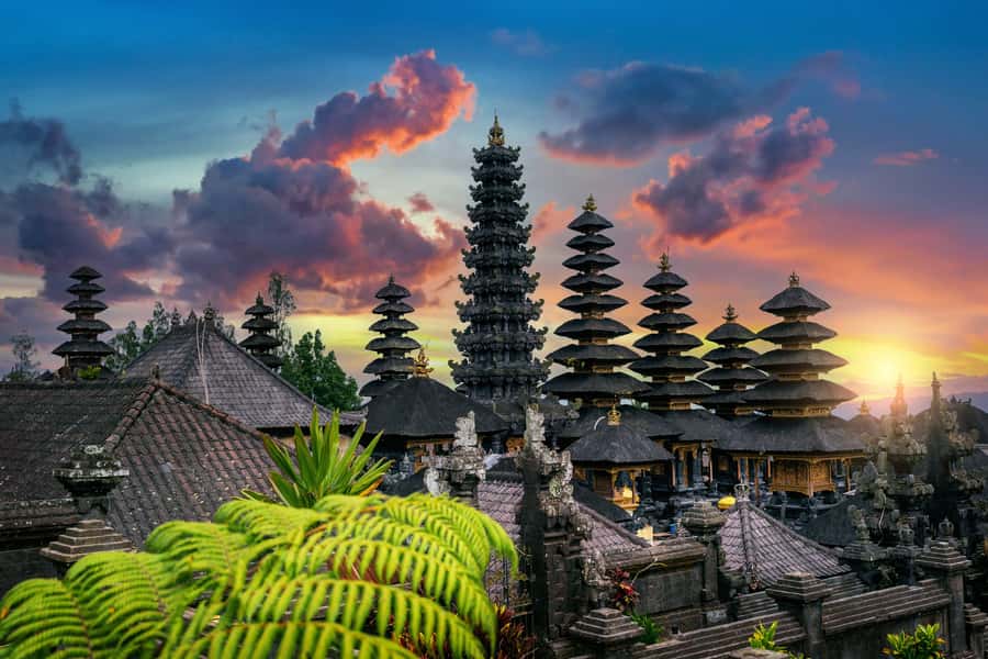 Bali: Besakih Temple & Lempuyang Temple Gates of Heaven Tour - Tirta Gangga’s fountains, pools, and royal setting