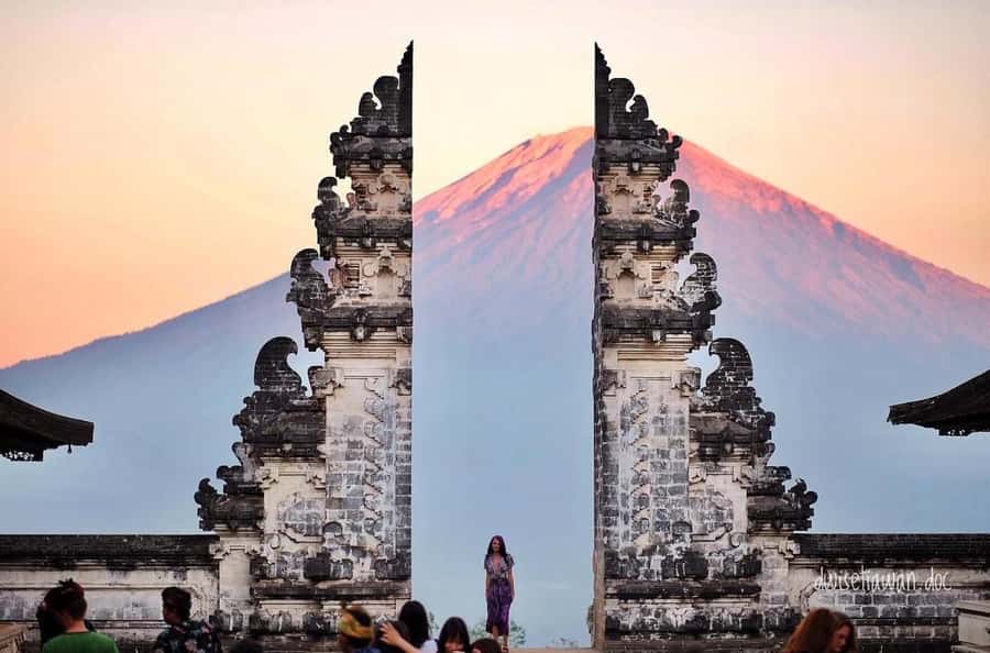 Bali: Besakih Temple & Lempuyang Temple Gates of Heaven Tour - The guide makes the biggest difference