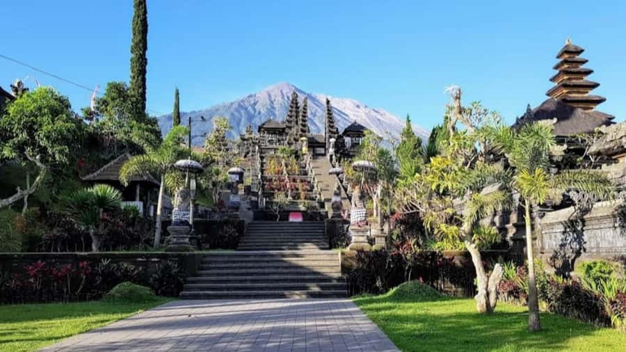 Bali: Besakih temple, Tukad Cepung waterfall, Penglipuran - Why this Bali route works so well in one day
