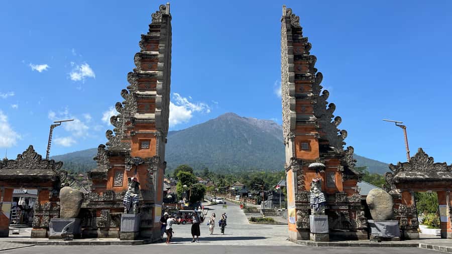 Bali: Besakih temple, Tukad Cepung waterfall, Penglipuran - Tukad Cepung Waterfall and its rock-framed light