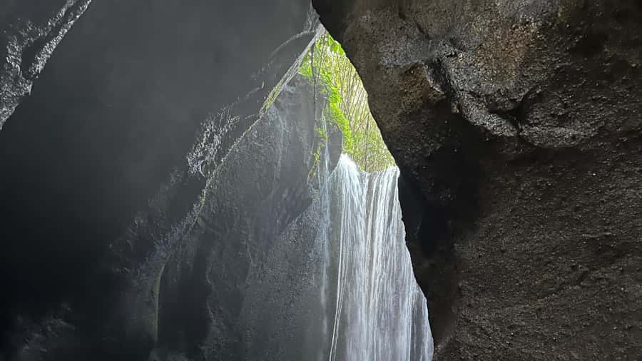 Bali: Besakih temple, Tukad Cepung waterfall, Penglipuran - Who should book this experience?