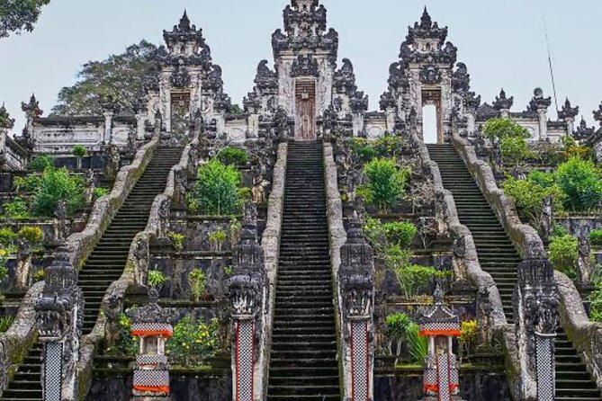 Bali : Instagrams Tour Lempuyang Temple, Tirta Gangga- Tukad Cepung , Tibumana Waterfall - Tukad Cepung Waterfall requires a little effort