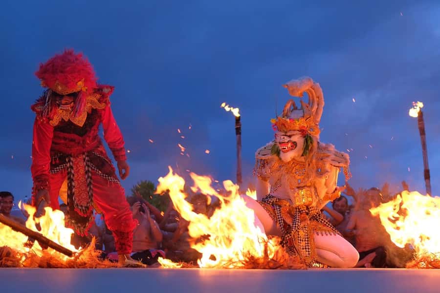 Bali: Kecak Fire Dance Entry Ticket and Uluwatu Temple - Walking the cliff-top temple grounds