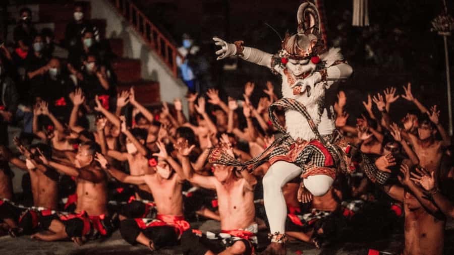 Bali: Kecak Fire Dance Entry Ticket and Uluwatu Temple - The one-hour performance and its practical limits