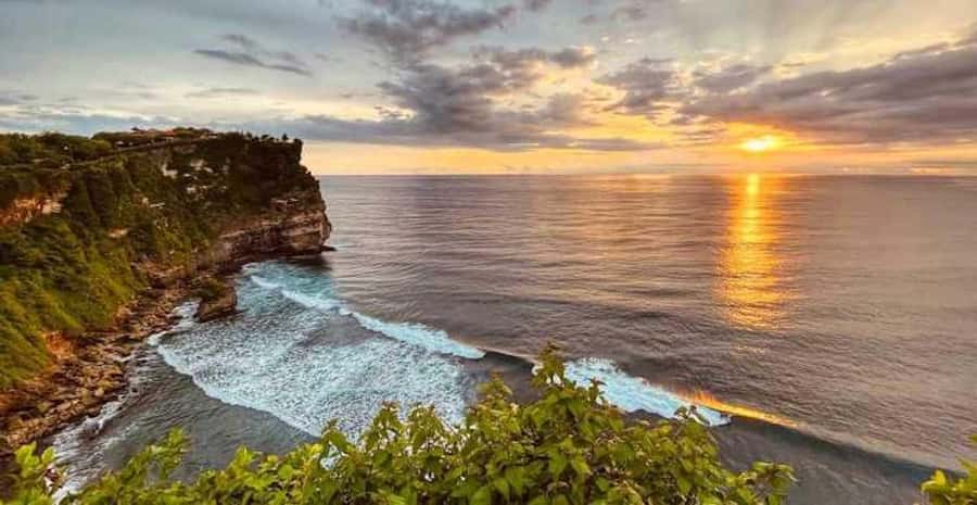 Bali: Kecak Fire Dance Show & Uluwatu Temple Entry Ticket - Who should book this Uluwatu evening?