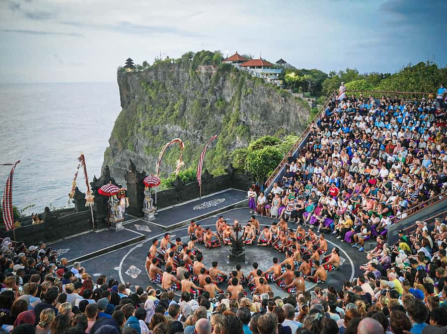 Bali: Kecak Fire Dance Show & Uluwatu Temple Entry Ticket - Why the Kecak fire dance works so well at Uluwatu