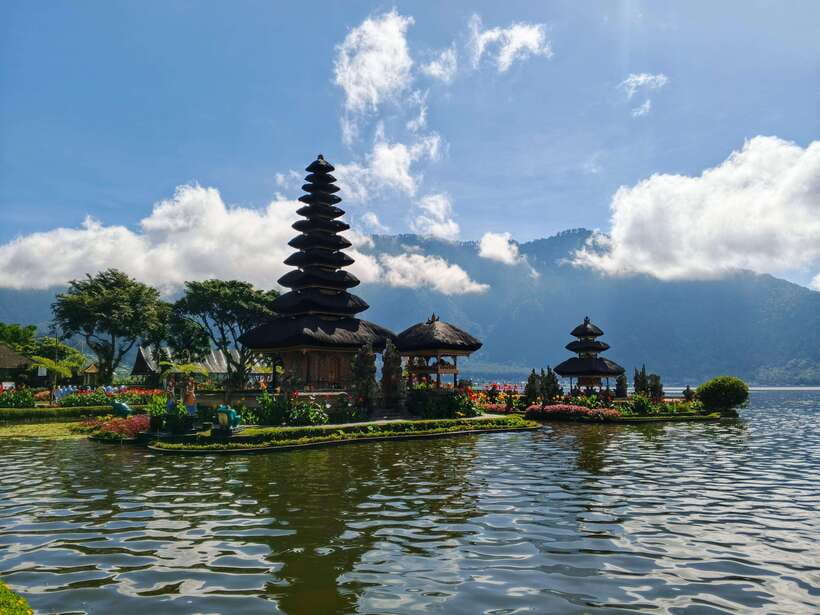 Bali: Lake Temple, Jatiluwih Rice Terrace & Waterfall Tour - Banyumala Waterfall rewards a bit of effort