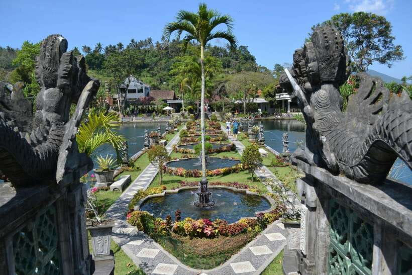 Bali: Lempuyang Temple (Gate of Heaven) and East Bali Tour - Indonesian lunch in Karangasem Regency