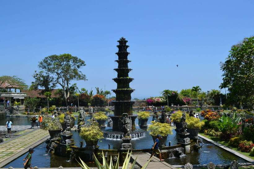 Bali: Lempuyang Temple (Gate of Heaven) and East Bali Tour - The private car and driver setup