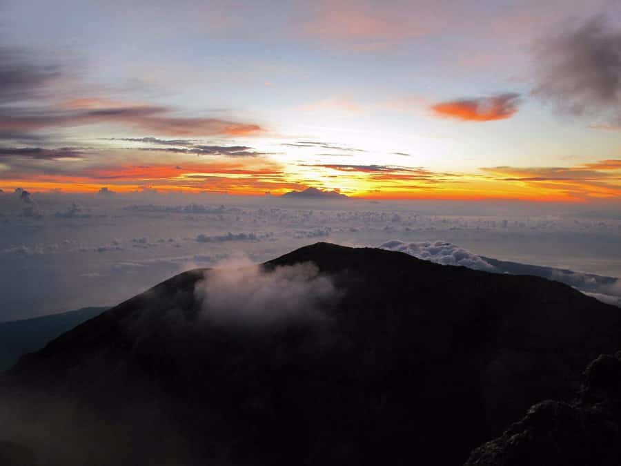 Bali: Mount Agung Sunrise Trekking Tour via Besakih Temple - Who should book this Mount Agung trek?