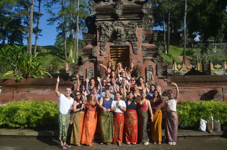 Bali: Purification at Tirta Empul Temple - Entering the water with a guide