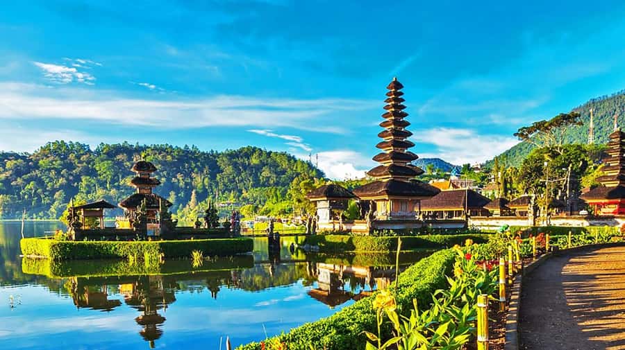 Bali: Royal Temple, Bedugul, and Tanah Lot Private Tour - Baturiti brings coffee and a choice of thrills