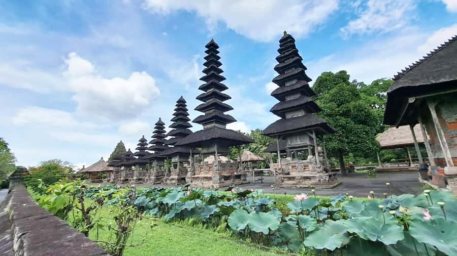 Bali: Royal Temple, Bedugul, and Tanah Lot Private Tour - Taman Ayun begins with ponds and shrines