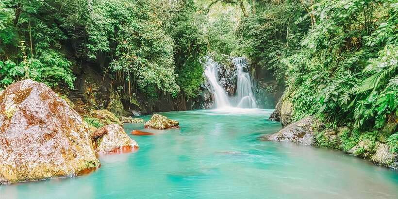 Bali: Secret Garden, Ulun Danu Temple and Waterfall Tour - Kembar Waterfall: swimming, jumps, and wet trails