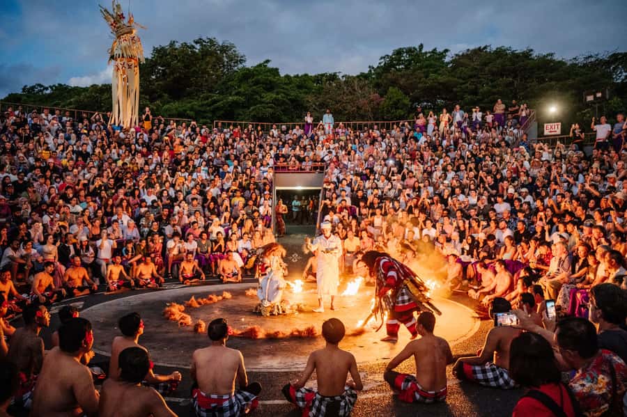 Bali: Skip-the-line Uluwatu Temple and Kecak Fire Dance Tour - Entering the 11th-century Uluwatu Temple