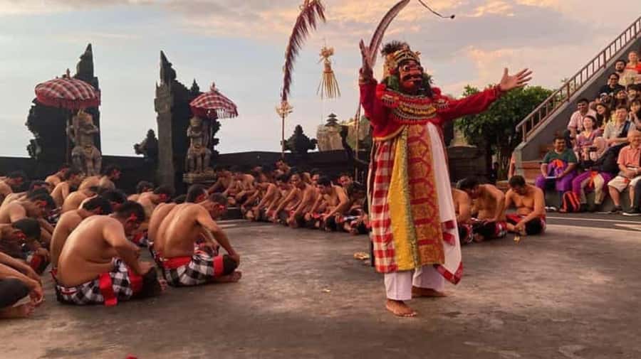 Bali: Sunset Uluwatu Temple & Kecak Fire Dance Private Tour - Exploring the temple before the show