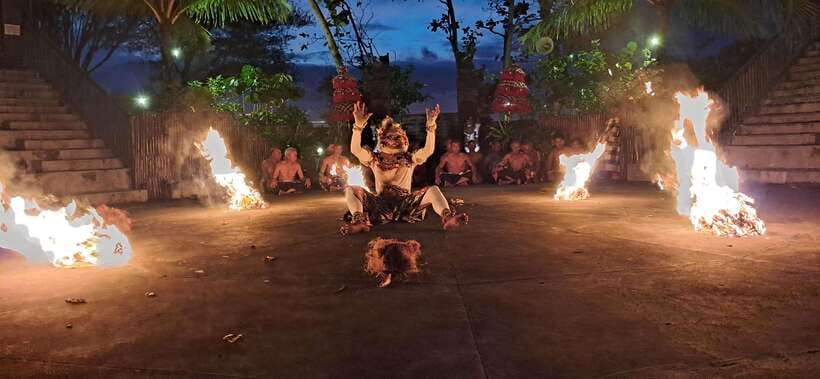 Bali: Tanah Lot Temple Sunset Kecak & Fire Dance Show Ticket - Making the most of the temple area