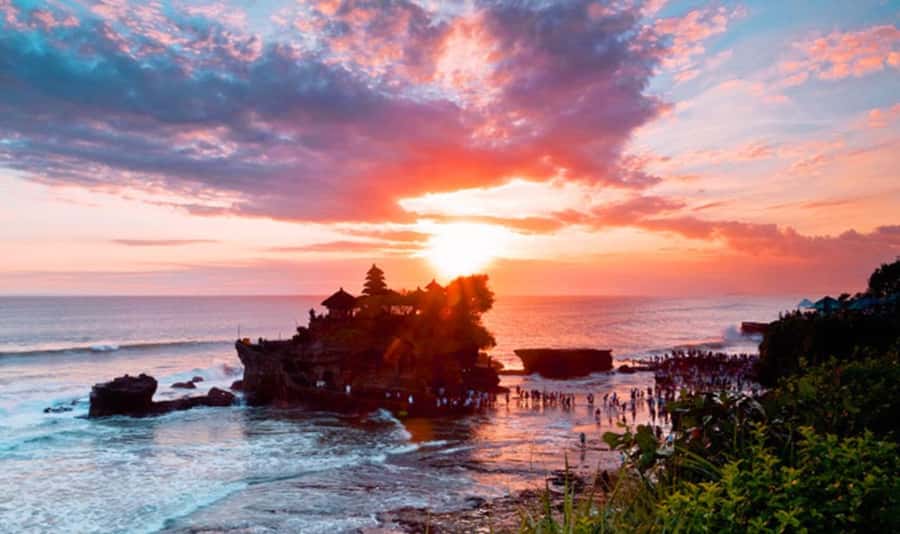 Bali : Tanah Lot Temple Tour with Sunset Dinner - Indonesian dinner near the temple