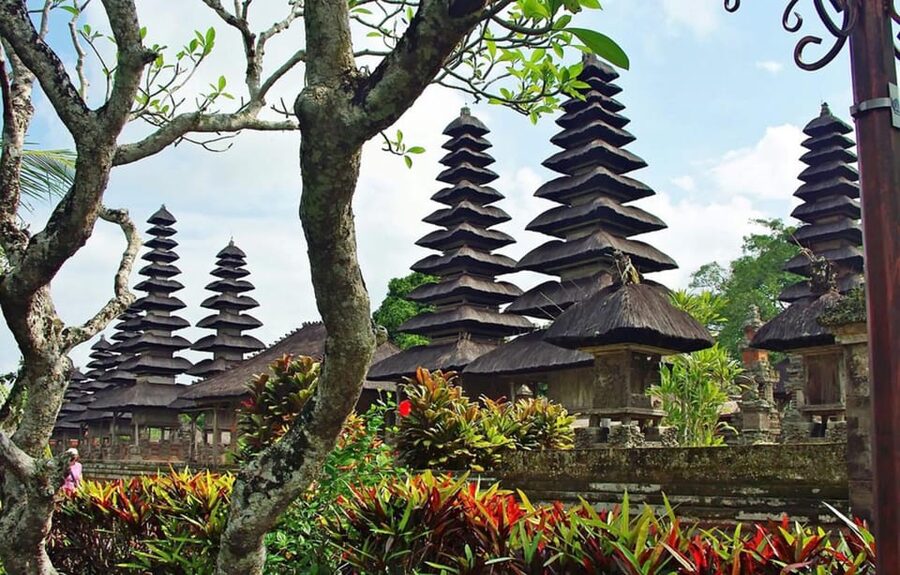 Bali : Tanah Lot Temple Tour with Sunset Dinner - Who should book this Bali evening tour