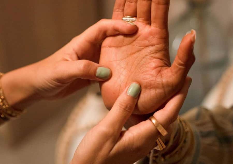 Bali: Temple Visit with Palm Reader & Fortune Telling Option - A palm reading that sets the tone