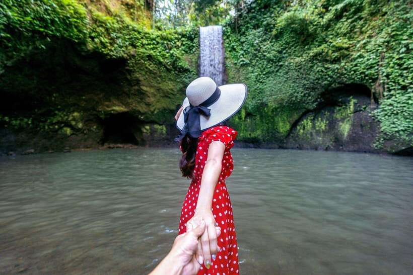 Bali: Ubud Tour with Tirta Empul Temple and Rice Terrace - Kanto Lampo Waterfall: the photogenic first stop
