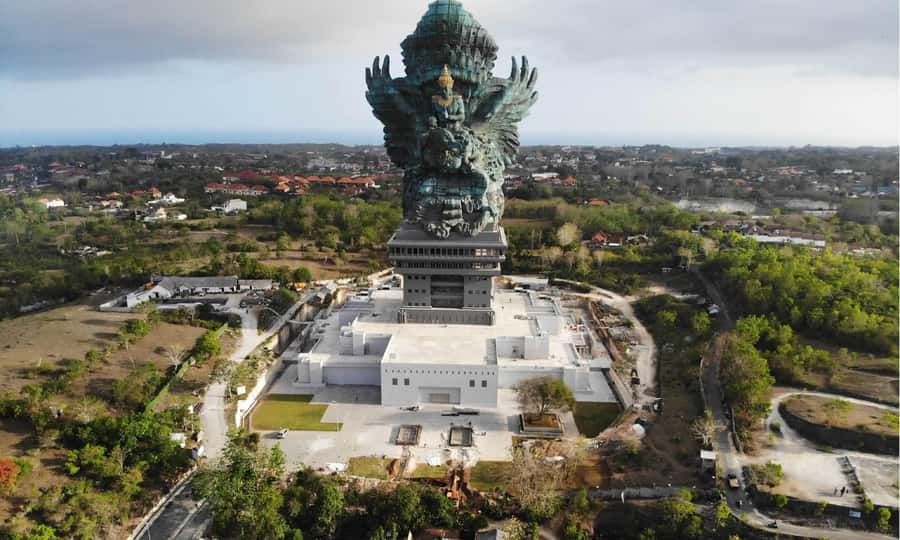 Bali: Uluwatu Temple, GWK, and Padang Beach Full-Day Tour - Uluwatu Temple above the Indian Ocean