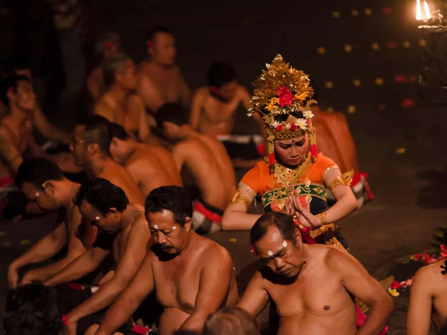 Bali: Uluwatu Temple, Kecak Dance, and Jimbaran Dinner Tour - A private car makes the route easier