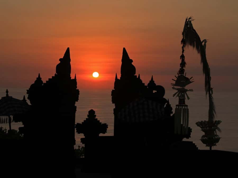 Bali: Uluwatu Temple, Kecak Dance, and Jimbaran Dinner Tour - Should you book it?